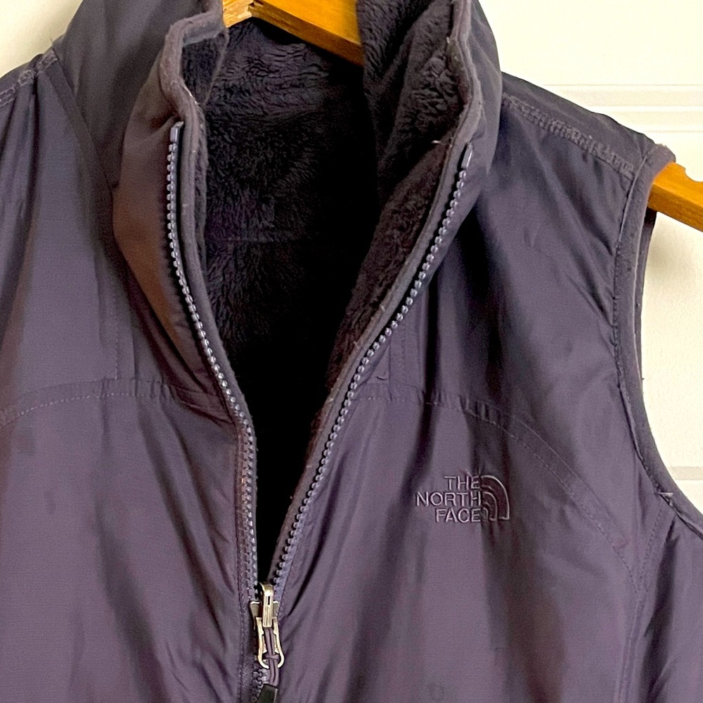 IT’S FALL Y’ALL! Snag this cute NORTHFACE REVERSIBLE VEST!
PERFECT FOR FALL 🍁 🥾
